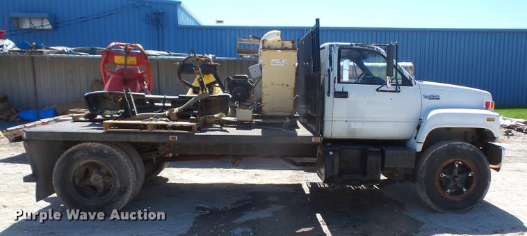 image for item DA8066 1991 GMC C7000 TopKick flatbed truck