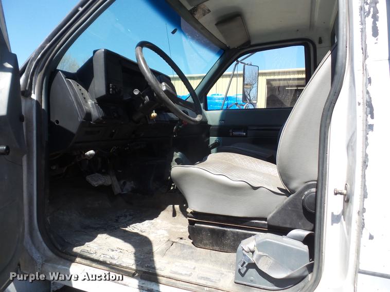 image for item DA8066 1991 GMC C7000 TopKick flatbed truck