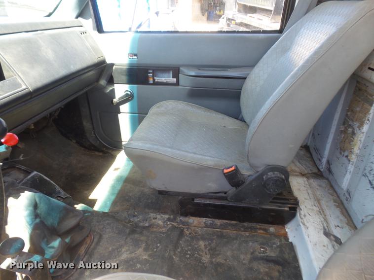 image for item DA8066 1991 GMC C7000 TopKick flatbed truck