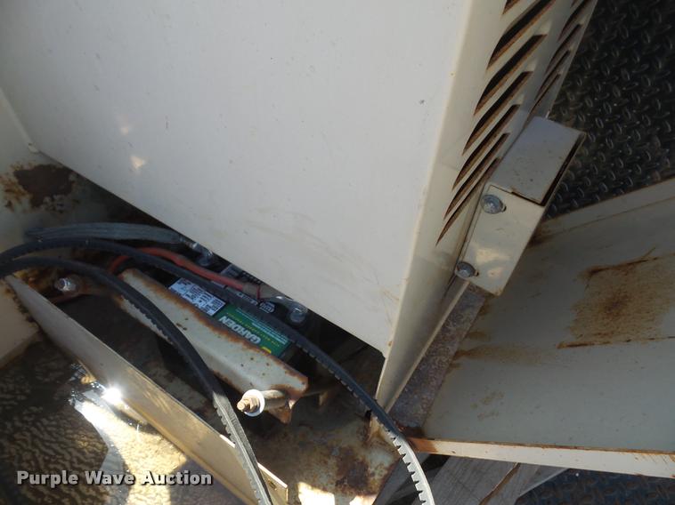 image for item DA8067 Finn square bale shredder/blower