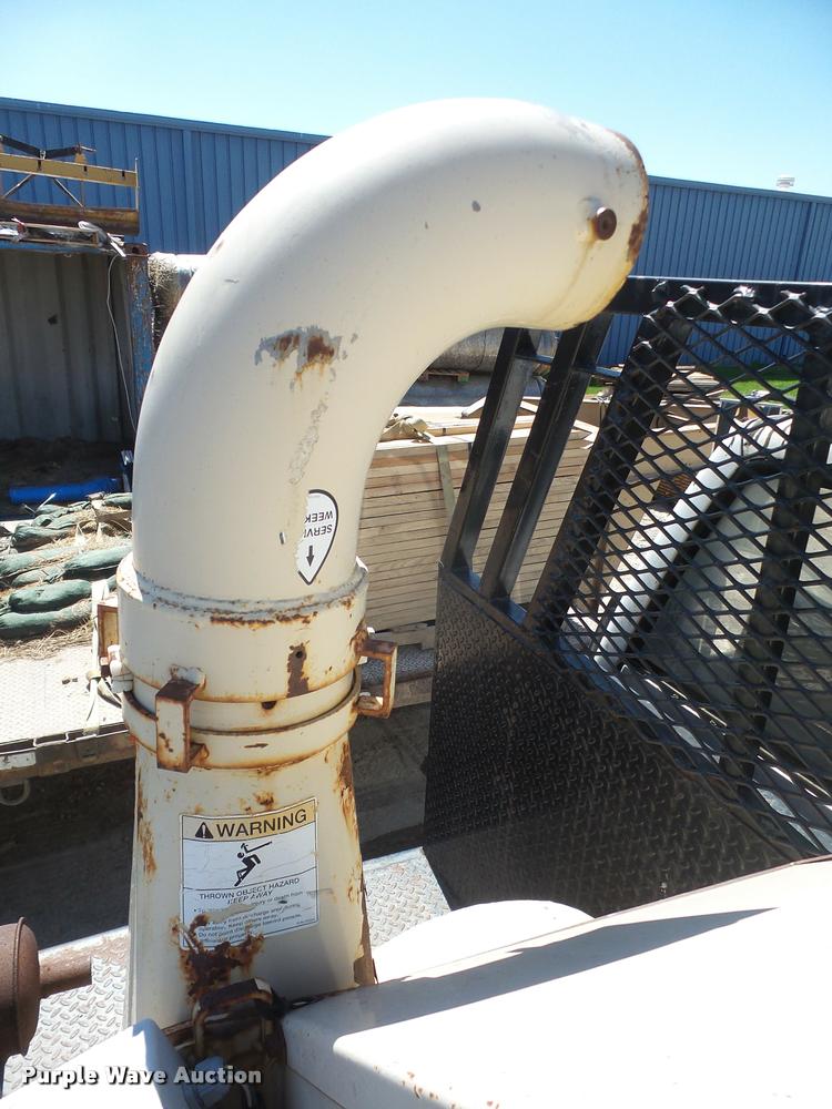 image for item DA8067 Finn square bale shredder/blower