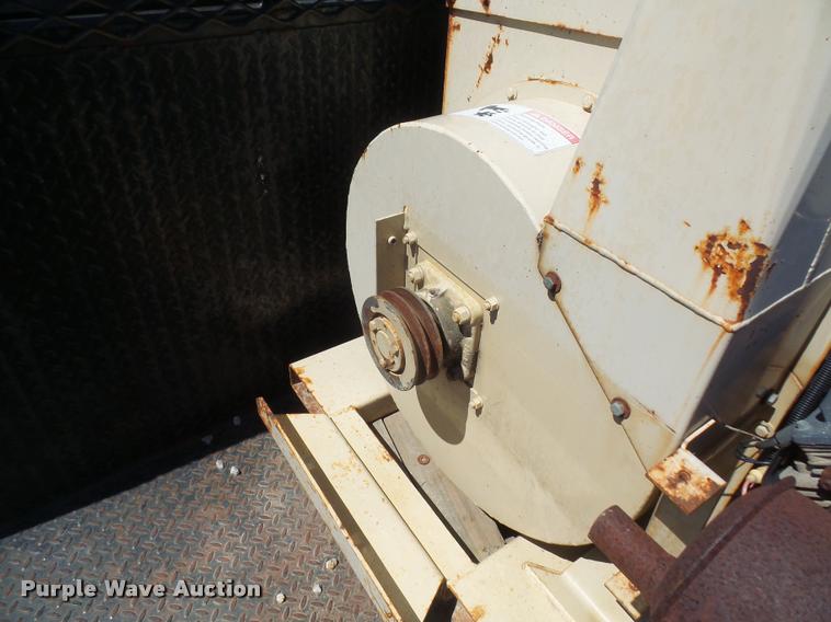 image for item DA8067 Finn square bale shredder/blower