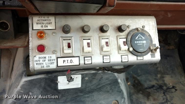 image for item DB0962 1991 GMC TopKick bucket truck