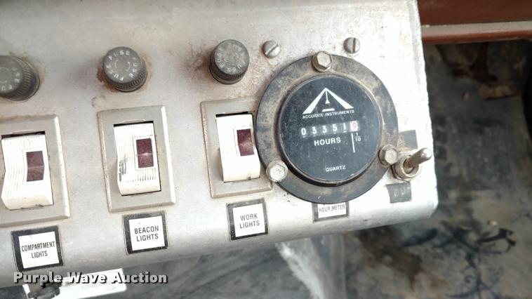 image for item DB0962 1991 GMC TopKick bucket truck