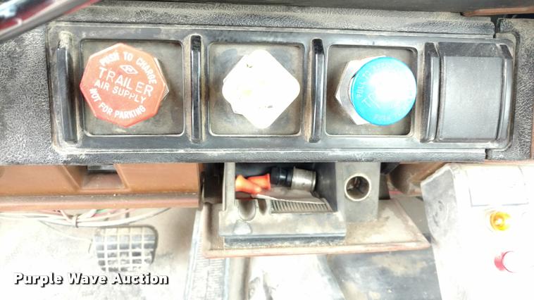 image for item DB0962 1991 GMC TopKick bucket truck