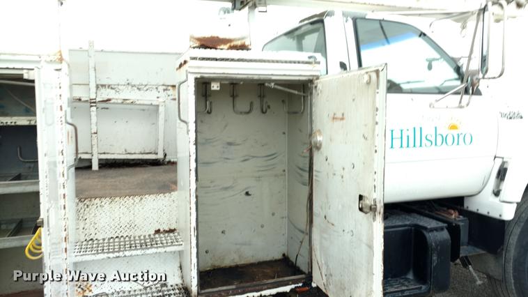 image for item DB0962 1991 GMC TopKick bucket truck