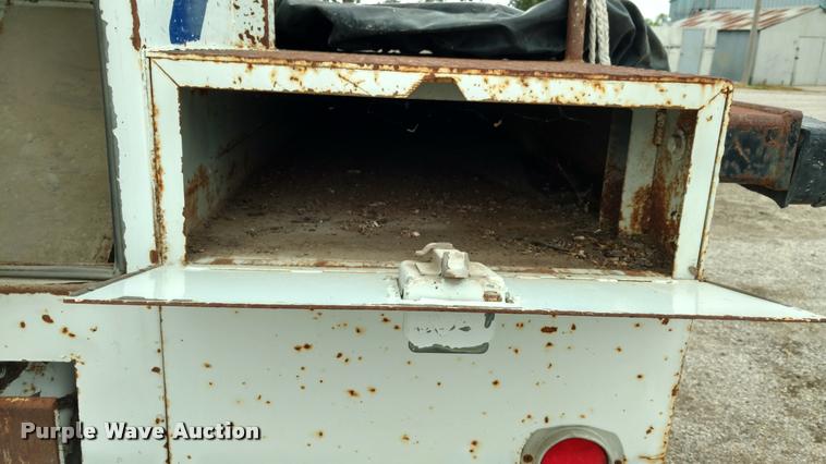 image for item DB0962 1991 GMC TopKick bucket truck