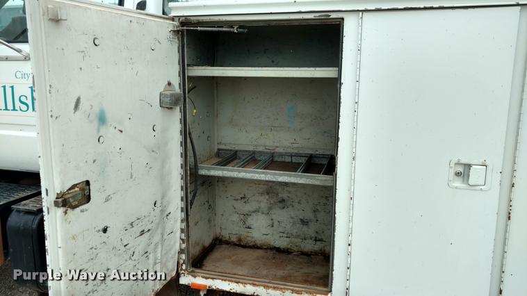 image for item DB0962 1991 GMC TopKick bucket truck