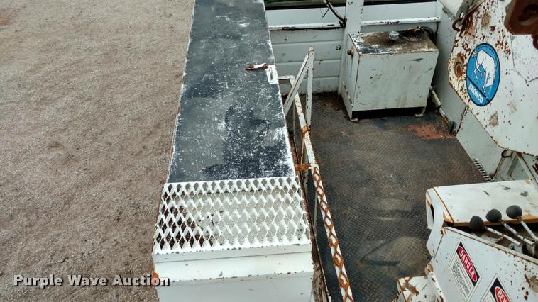 image for item DB0962 1991 GMC TopKick bucket truck