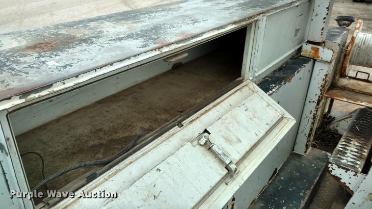 image for item DB0962 1991 GMC TopKick bucket truck