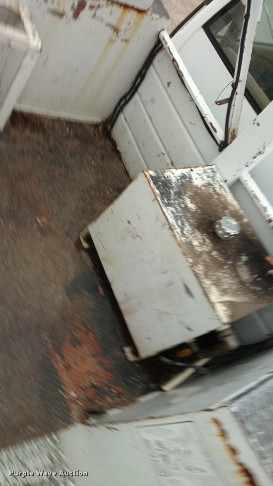 image for item DB0962 1991 GMC TopKick bucket truck