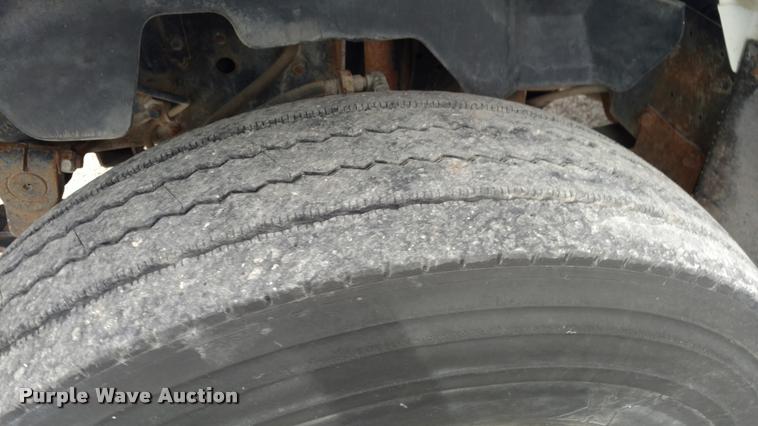 image for item DB0962 1991 GMC TopKick bucket truck