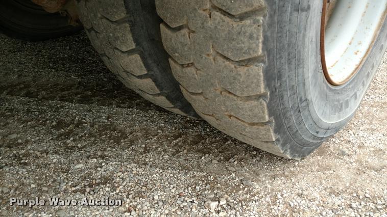 image for item DB0962 1991 GMC TopKick bucket truck