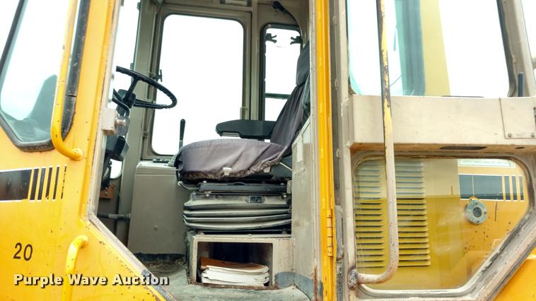 image for item DB0963 1989 John Deere 544E wheel loader