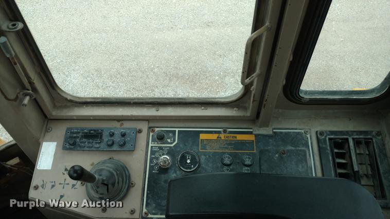 image for item DB0963 1989 John Deere 544E wheel loader