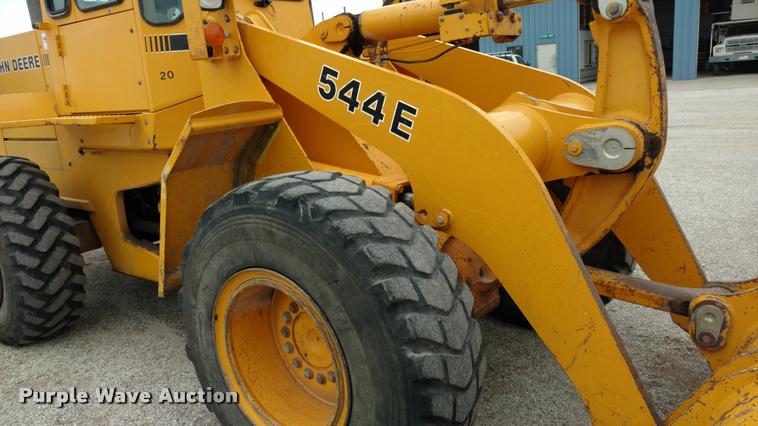 image for item DB0963 1989 John Deere 544E wheel loader
