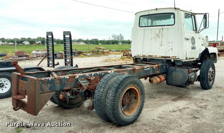 image for item DB0964 1979 Ford 800 truck cab and chassis