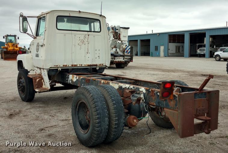 image for item DB0964 1979 Ford 800 truck cab and chassis