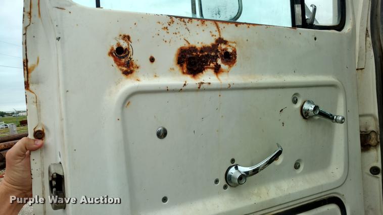 image for item DB0964 1979 Ford 800 truck cab and chassis