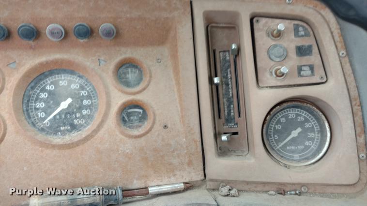 image for item DB0964 1979 Ford 800 truck cab and chassis