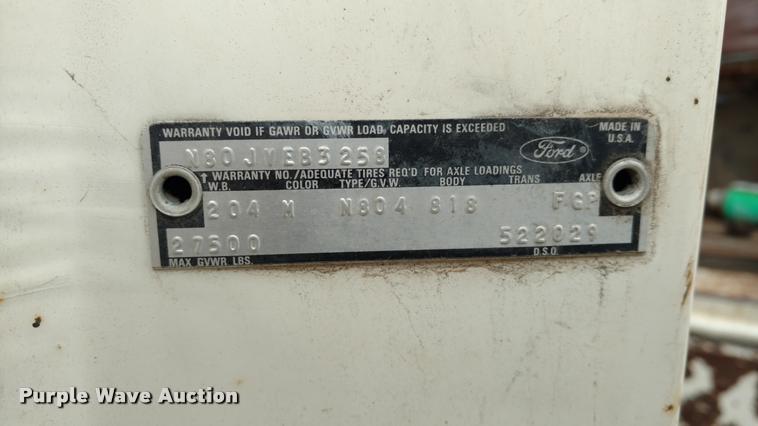 image for item DB0964 1979 Ford 800 truck cab and chassis