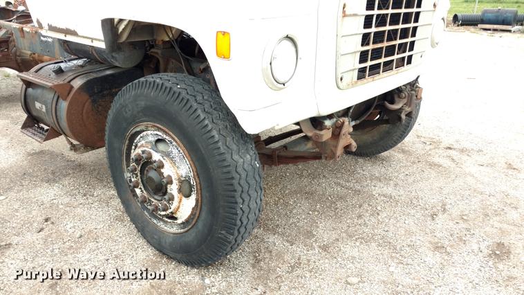 image for item DB0964 1979 Ford 800 truck cab and chassis