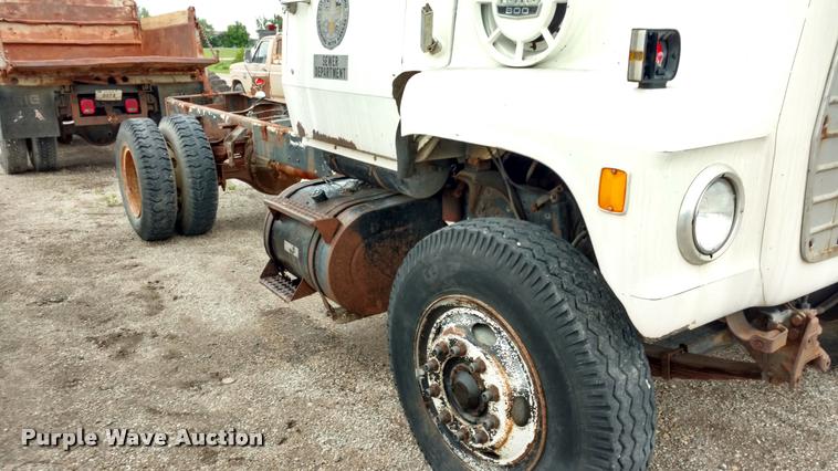 image for item DB0964 1979 Ford 800 truck cab and chassis