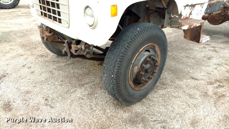 image for item DB0964 1979 Ford 800 truck cab and chassis