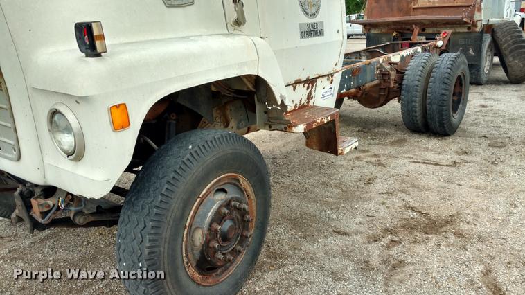 image for item DB0964 1979 Ford 800 truck cab and chassis