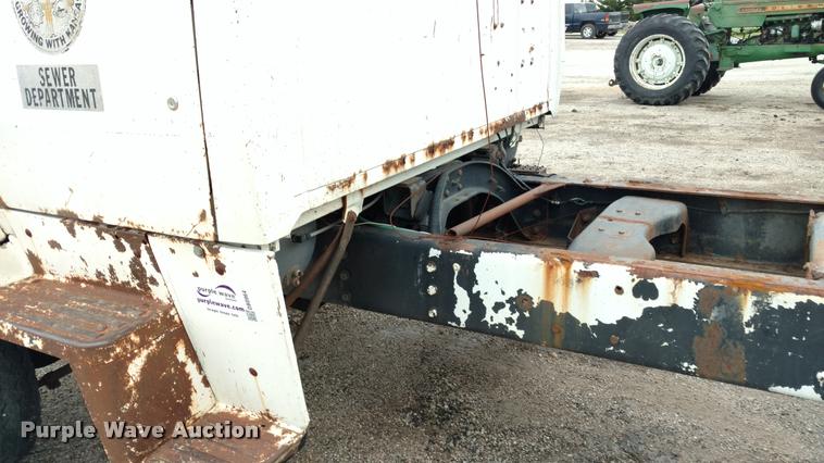 image for item DB0964 1979 Ford 800 truck cab and chassis