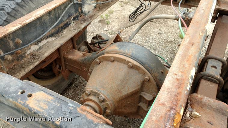 image for item DB0964 1979 Ford 800 truck cab and chassis