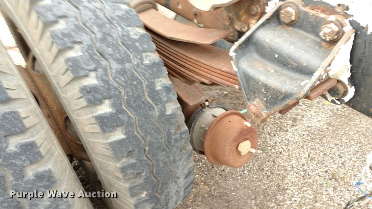 image for item DB0964 1979 Ford 800 truck cab and chassis