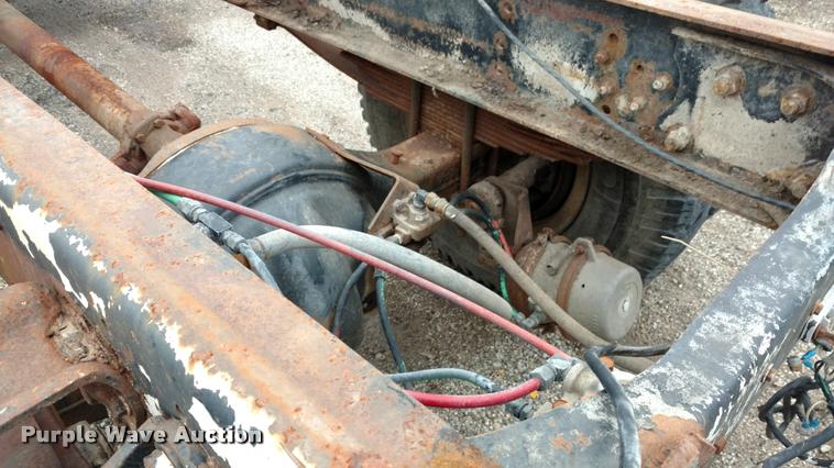 image for item DB0964 1979 Ford 800 truck cab and chassis