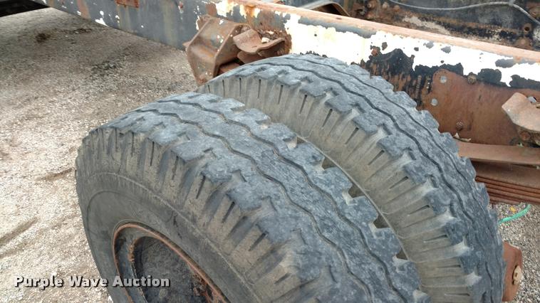 image for item DB0964 1979 Ford 800 truck cab and chassis