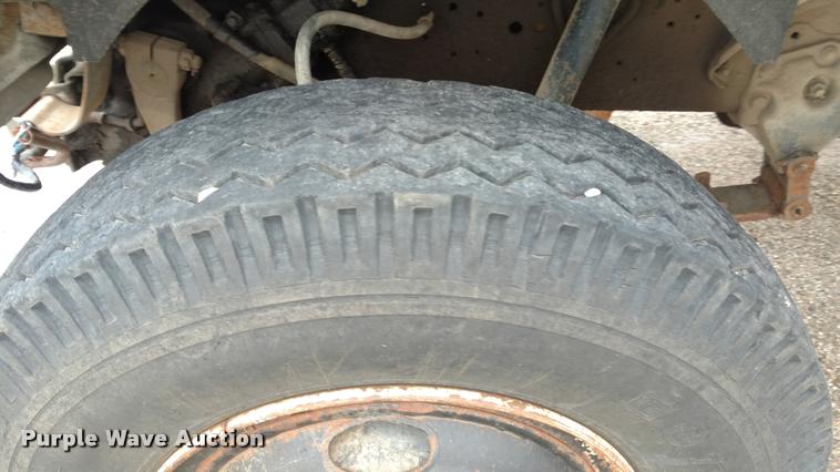 image for item DB0964 1979 Ford 800 truck cab and chassis