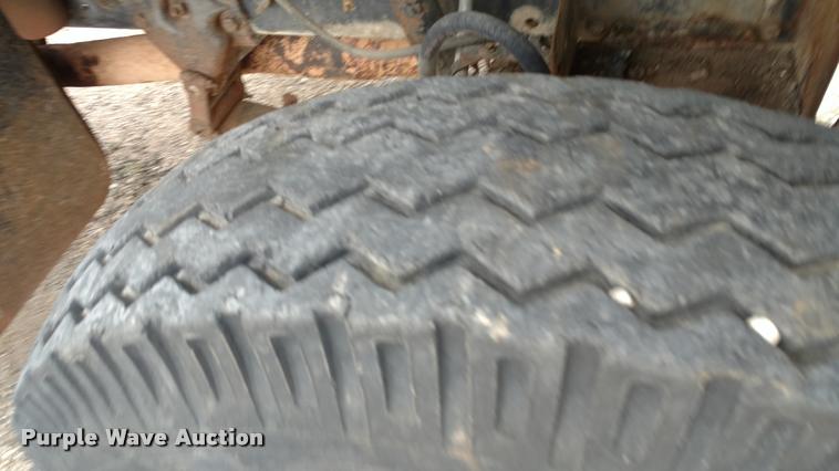 image for item DB0964 1979 Ford 800 truck cab and chassis