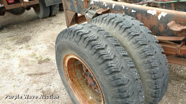 image for item DB0964 1979 Ford 800 truck cab and chassis