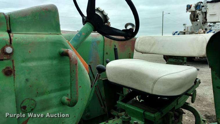 image for item DB0966 Oliver 1650 tractor