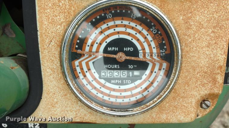 image for item DB0966 Oliver 1650 tractor