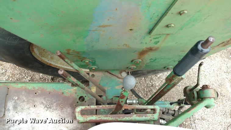 image for item DB0966 Oliver 1650 tractor