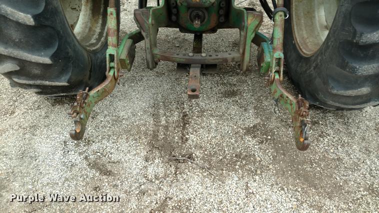 image for item DB0966 Oliver 1650 tractor