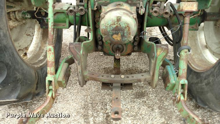 image for item DB0966 Oliver 1650 tractor