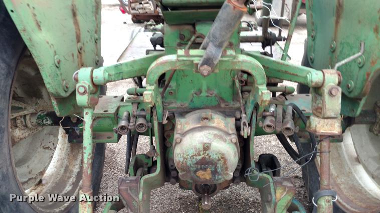 image for item DB0966 Oliver 1650 tractor