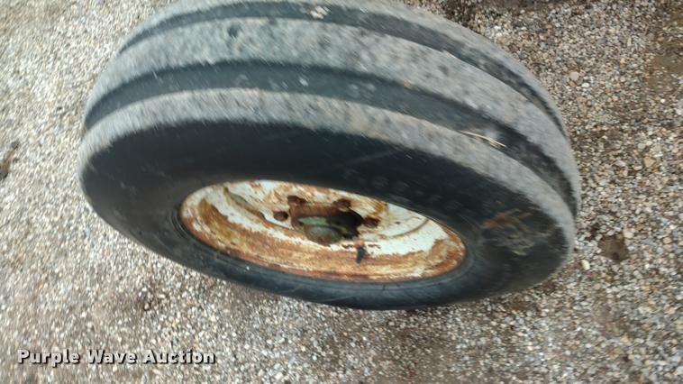 image for item DB0966 Oliver 1650 tractor