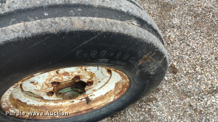 image for item DB0966 Oliver 1650 tractor