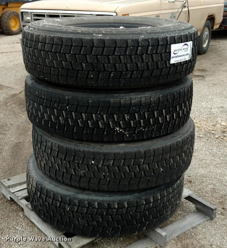 image for item DB0967 (4) Michelin 315/80R22.5 tires