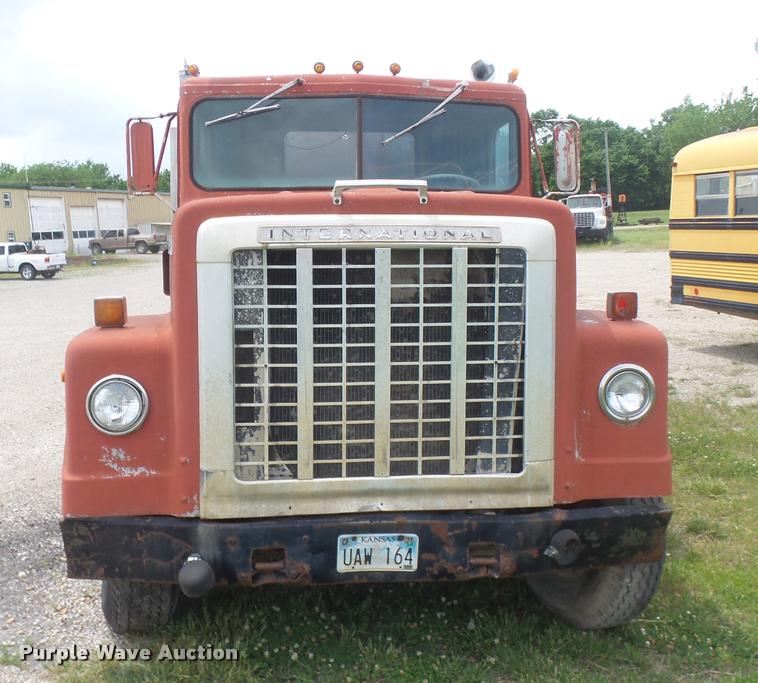 image for item DB0981 1973 International 4200 tank truck