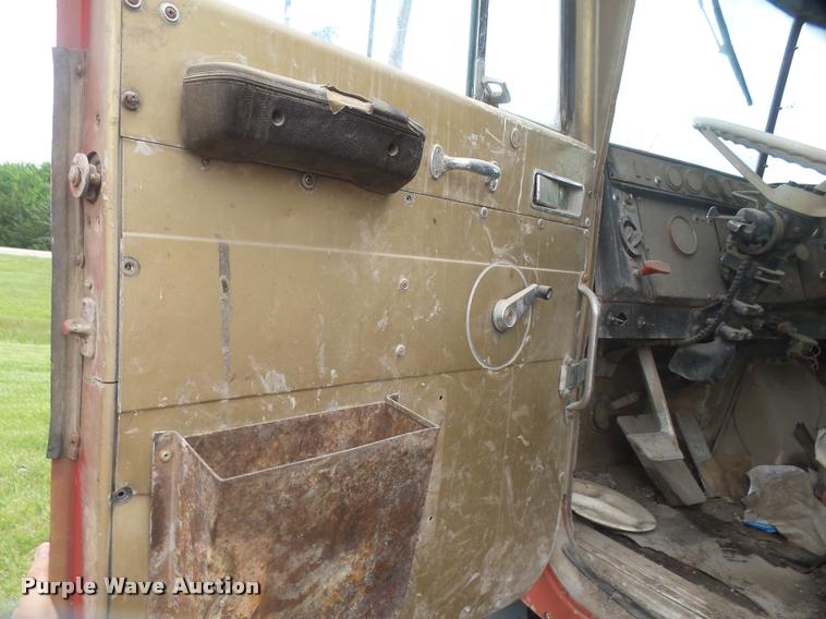 image for item DB0981 1973 International 4200 tank truck