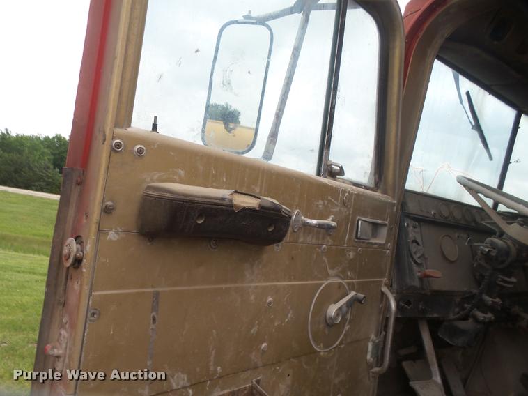 image for item DB0981 1973 International 4200 tank truck