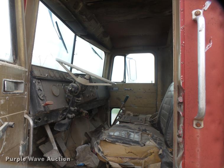 image for item DB0981 1973 International 4200 tank truck